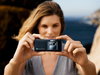 K810i woman taking picture low